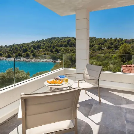 Argemonia Villa *